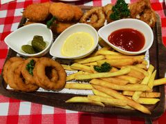 小食拼盘-1886德国汽车餐厅(外滩十六铺码头店)