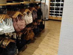 -lululemon(上海浦东IFC店)