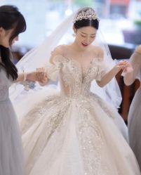 -不晚国际婚纱礼服