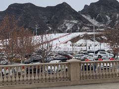 -荣盛康旅野三坡滑雪场