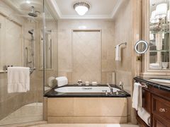 -广州富力丽思卡尔顿酒店