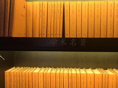 -钟书阁(松江泰晤士小镇店)