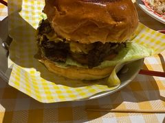 手工牛肉大汉堡-大象厨房(重庆道店)