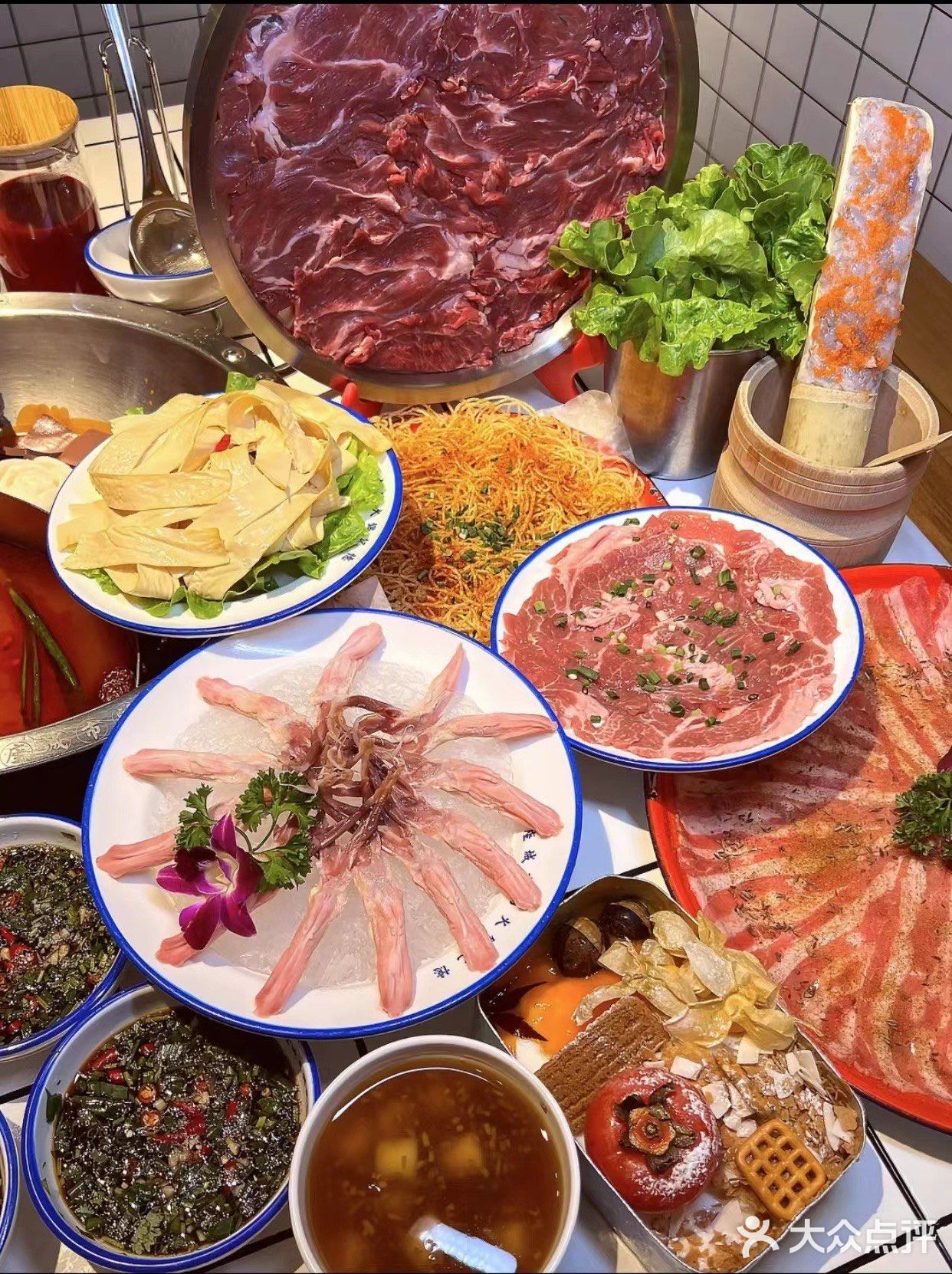  鸳鸯锅，夏日霸主！将辣和酸的完美结合，一口咬下去