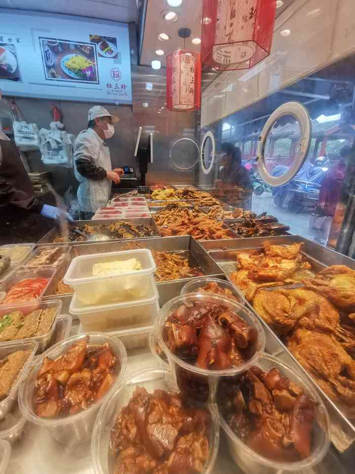 杜三珍(石路直营总店)-"周末排了很长的队,购买了熏肠熏肚,错过夏.