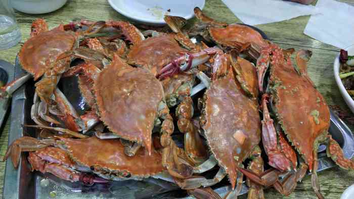 东沟海鲜(南十路店)-"家附近的海鲜店,现在不让在外面摆的,没有.