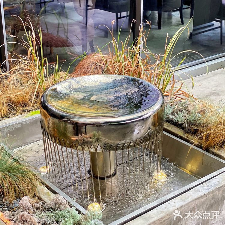 曾叫兽探店|隐藏在悠方二楼的大型Bistro
