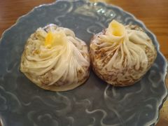 蛋黄芝士纸皮烧麦-鑫震源·苏式大虾生煎(山塘街店)