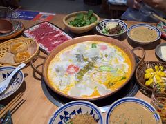-洱火云南酸菜牛肉火锅(石景山当代商城店)