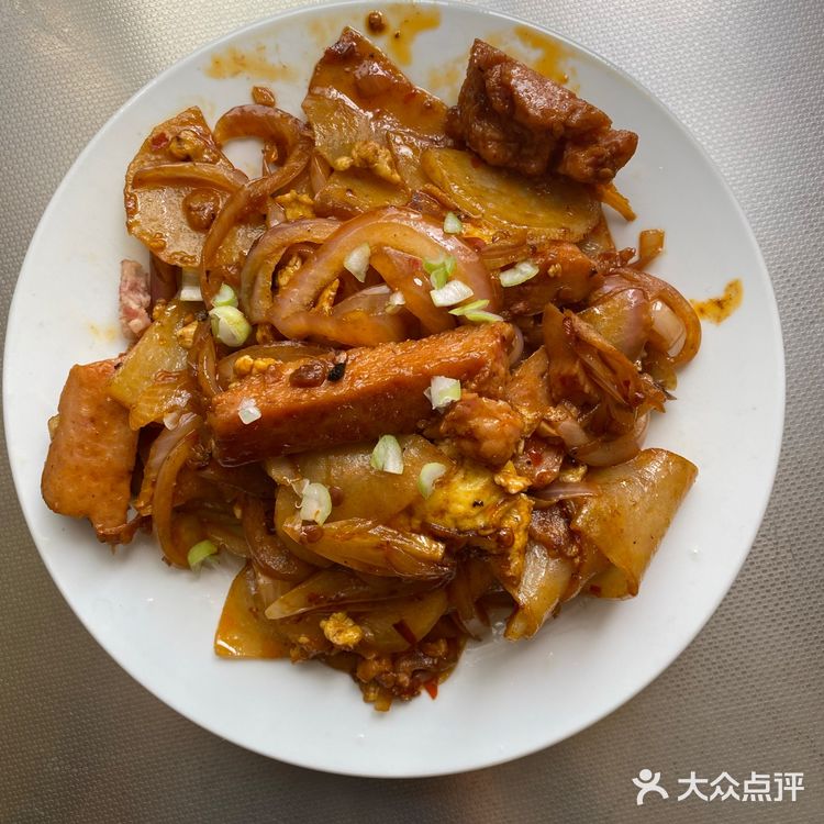 今天做了一道炒土豆洋葱🧅午餐肉，味道还是不错的哦