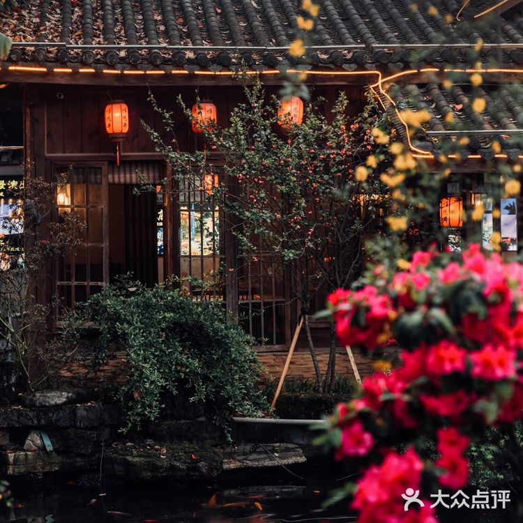 重庆小众拍照地｜隐藏在南山上的花海火锅公园