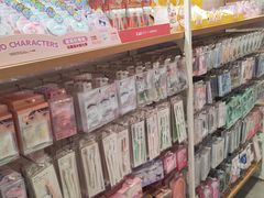-名创优品(北京新中关购物中心地铁层店)