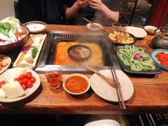 -老牌坊云南鱼豆花火锅(爱建店)