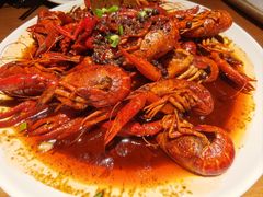 麻辣小龙虾-京B·东篱精酿啤酒音乐餐厅