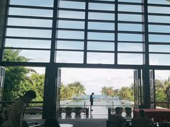 -亚龙湾喜来登·美景台大堂吧