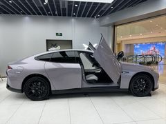 -小鹏汽车(上海静安大融城店)