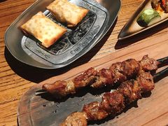 红柳羊肉串-阿里家·新疆烤肉酒場 by MIG