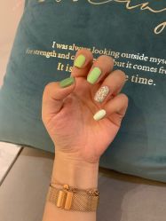 -纤指百魅美甲美睫