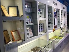 -提一眼镜·蔡司·依视路(小寨店)