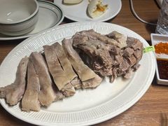 手抓羊腿肉一斤-贯贯吉·清真餐厅(浙江中路店)