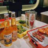 天啦噜‼️广州首家赛博朋克风烧烤店，还有KTV，赶紧宵夜走起~