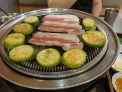 -围炉肉舍•炭烤活鳗•丹东海鲜烤肉(步行街店)