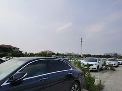 -奥特莱斯停车场