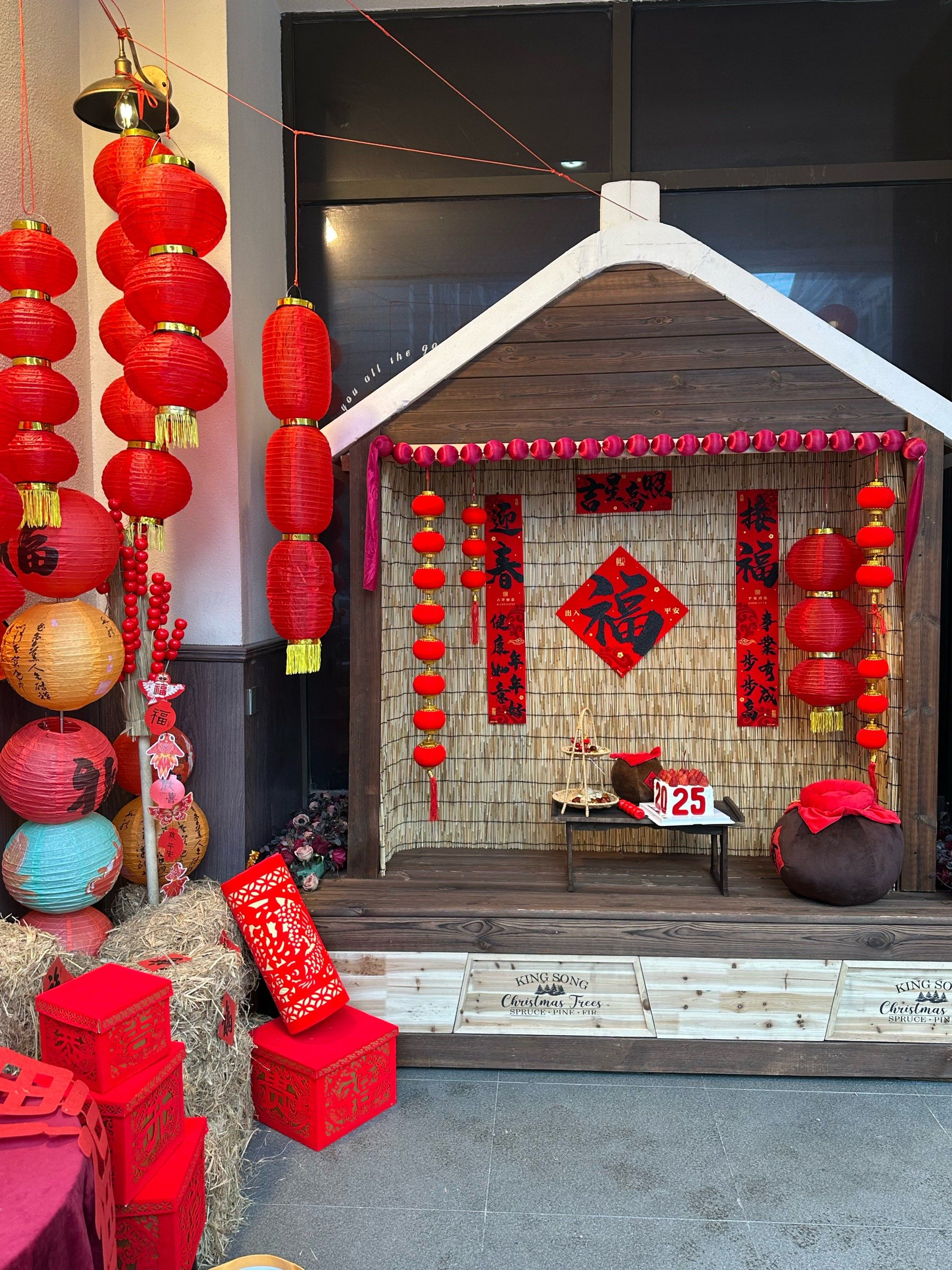 哈尔滨这家新年布景好看绝了,拍照巨好看‼️