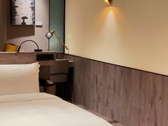 -上海虹桥中心爱琴海亚朵S酒店