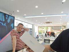 -荣耀授权专卖店(黄浦浙江中路店)