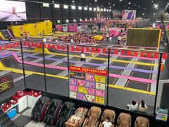 -嘿哟动霸CHUA·新潮玩运动娱乐中心·蹦床滑冰团建乐园