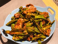 干辣椒炒牛肉-金龙烧烤·牛肉面(西塔店)
