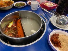 鸳鸯锅底-马路边边串串香形象店(磐石路店)