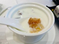 牛奶炖桃胶-猪肉婆·德景轩