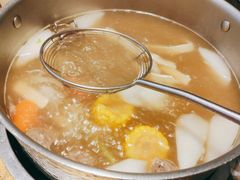 招牌牛香清汤锅底-左庭右院鲜牛肉火锅(金山万达店)