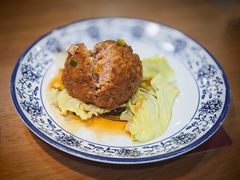 鸭蛋黄狮子头-春水锅贴·传统鲁菜(大明湖店)