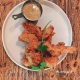 下班直接步行十分钟就能到。周边有地铁十二号线方便她过来