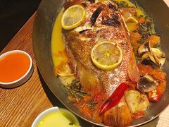 木炭烤整条精选海鱼-Mercato莫卡多露台餐厅与酒吧(K11店)