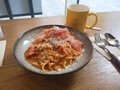 三文鱼罗勒番茄扁面-HELLO 27 意面·沙拉·帕尼尼