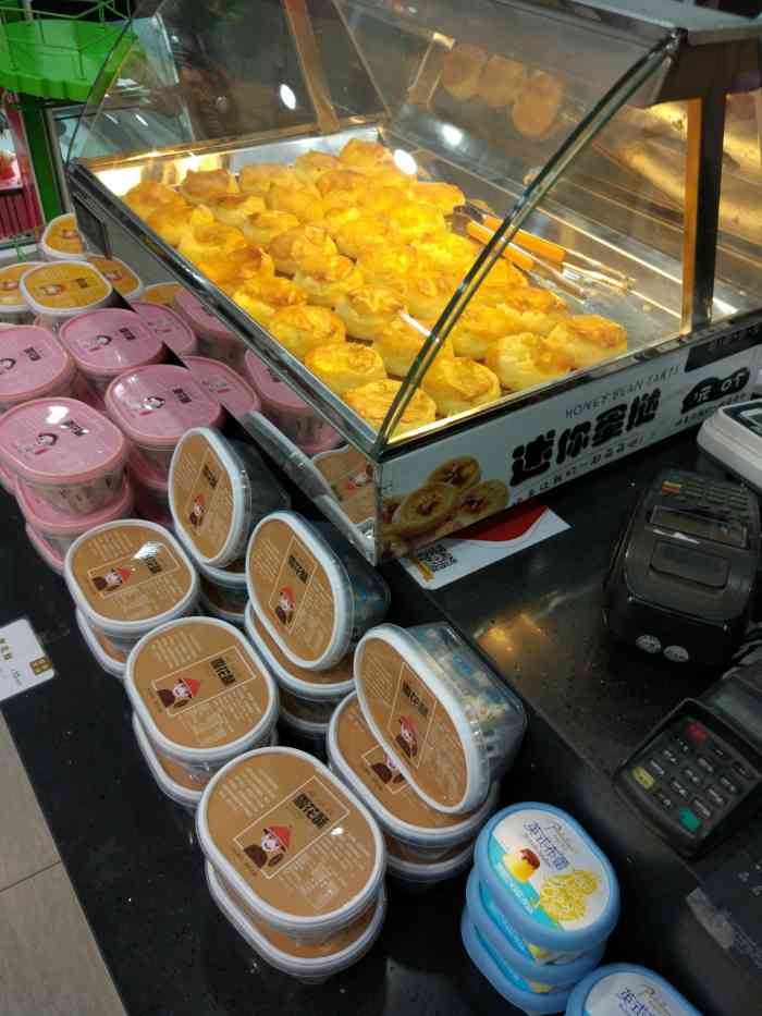 超群烘焙(三中店)-"买的小蛋糕,上面的水果不太好了,像昨天做.