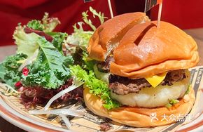 Golden Pineapple Burger