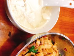 豆花面-凯里老坛酸汤