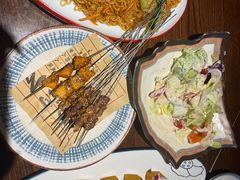 三文鱼牛油果蔬菜沙拉-花间令音乐餐厅(奉天巷店)