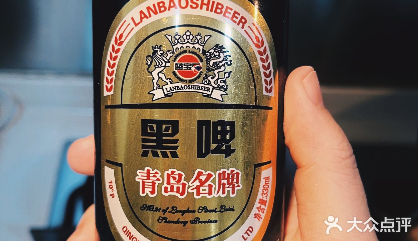 目前最高性价比之王青岛蓝宝石黑啤啤酒