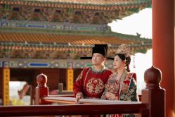 -雪中彩影婚纱摄影·微光艺术中心