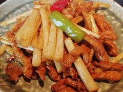 广式花生芽炒生态松阪肉-卯时·龙光雅宴·精致锡帮菜(惠山古镇店)
