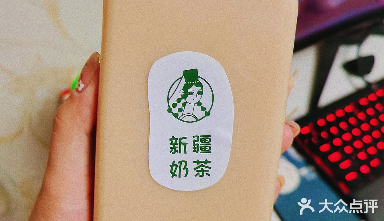 位于江汉路的『骆驼大叔羊排烤包子』