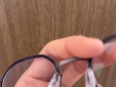 -美式眼镜·授权蔡司.依视路.尼康.豪雅.明月(人民广场店)
