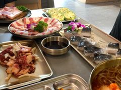 -围炉肉舍•炭烤活鳗•丹东海鲜烤肉(步行街店)