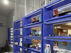 -美式眼镜·授权蔡司.依视路.尼康.豪雅.明月(南翔印象城店)